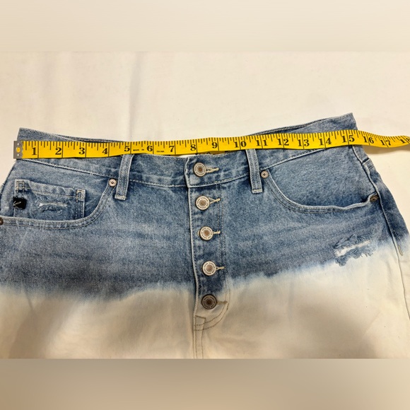 Kancan dark blue to white ombré button fly denim distressed shorts, XL - Picture 3 of 10